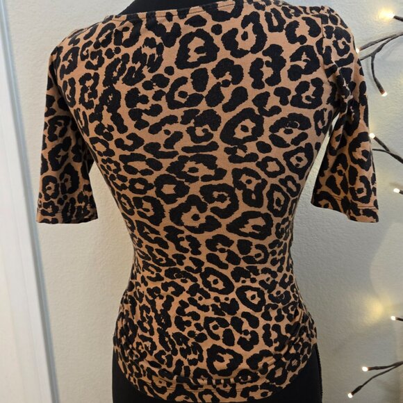 Guess XS Animal Print Crop Fitted Tee - Pre-owned - Picture 2 of 3